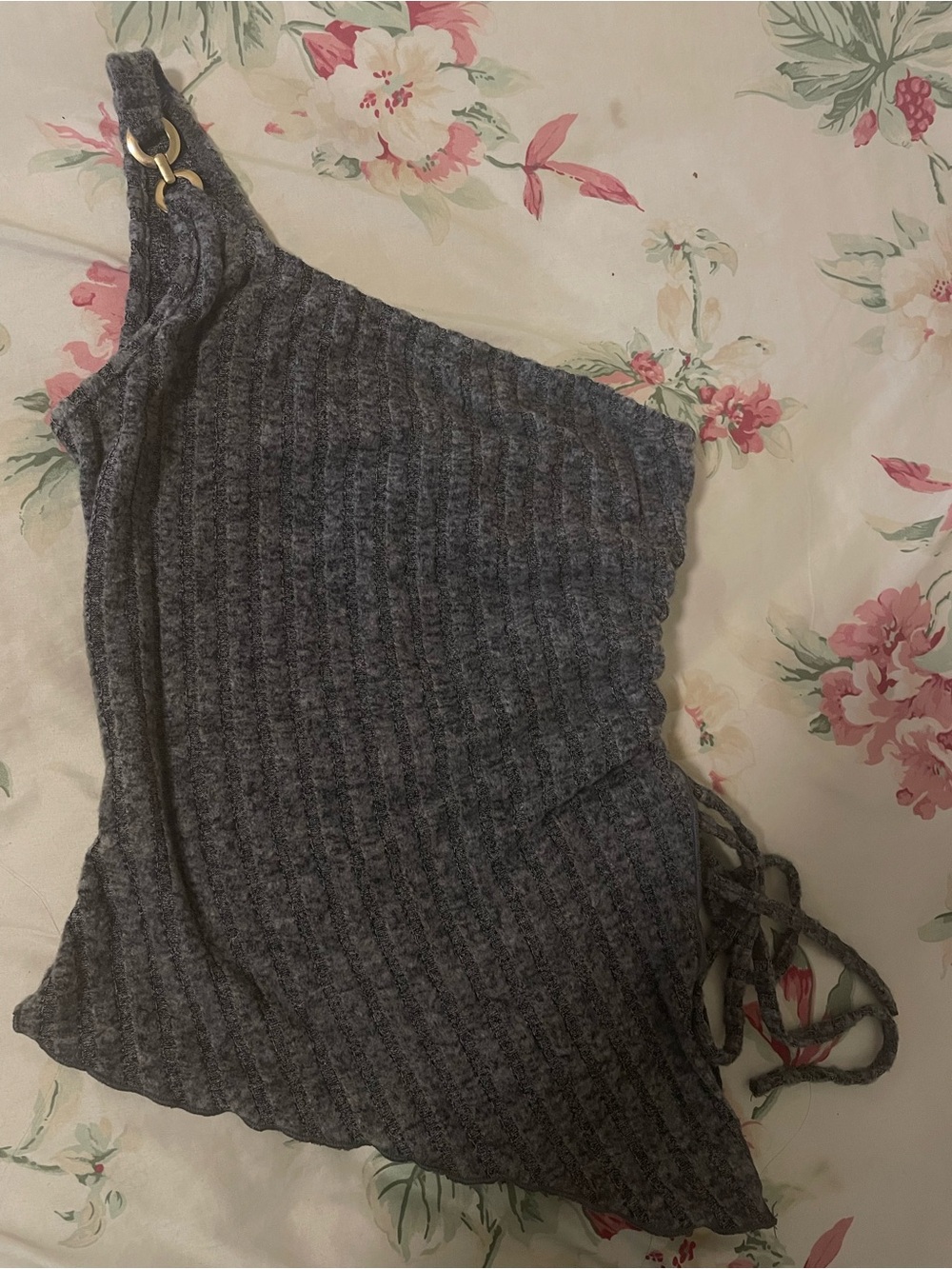Women one shoulder ribbed knit top with gold link